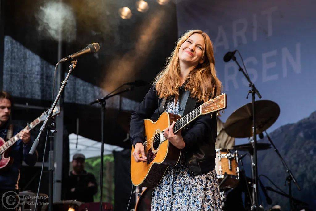 marit larsen是前人气组合m2m的成员之一,2002年4月组合解散后,marit