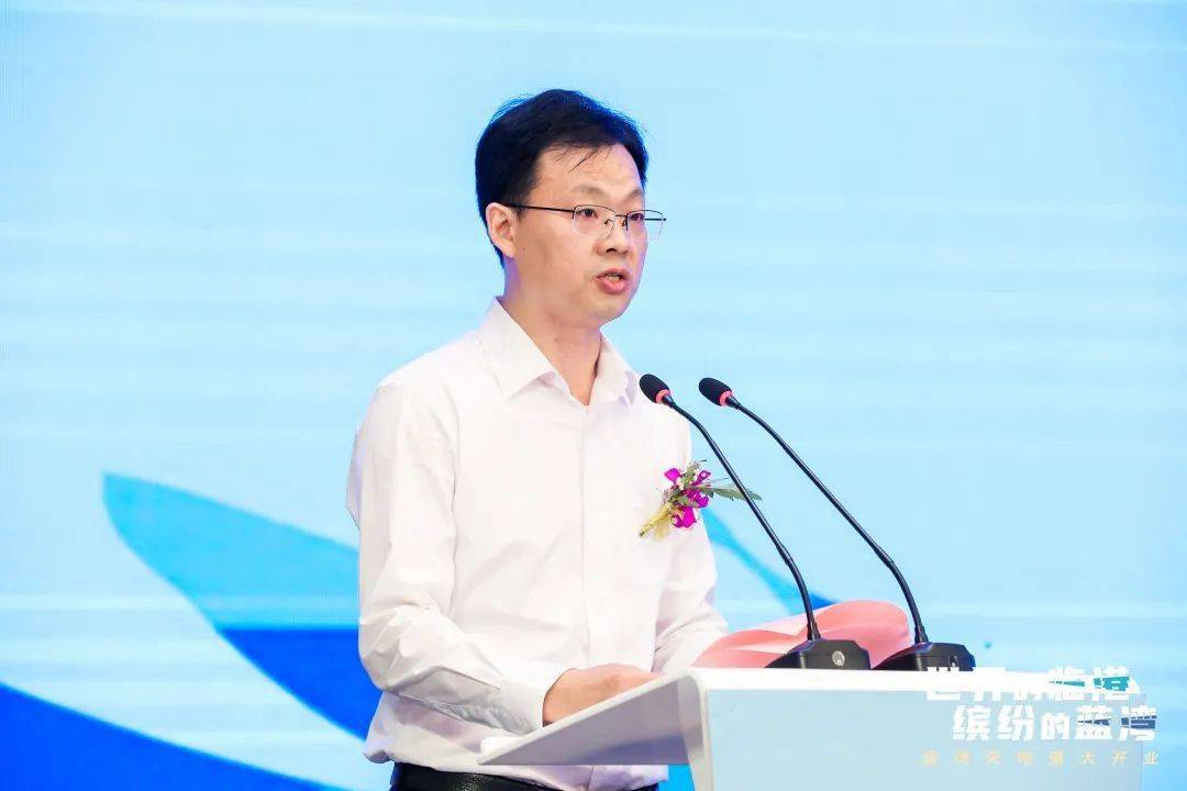 临港新片区党工委委员胡志强临港集团党委委员,副总裁朱伟强临港集团