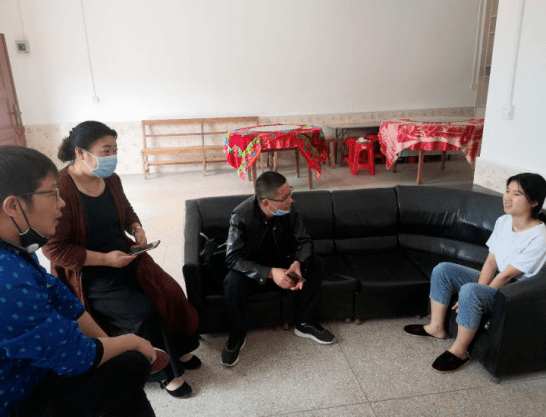 万维东民进黄石市委会会员,铁山三小副校长严冬,在担任教师期间,教学