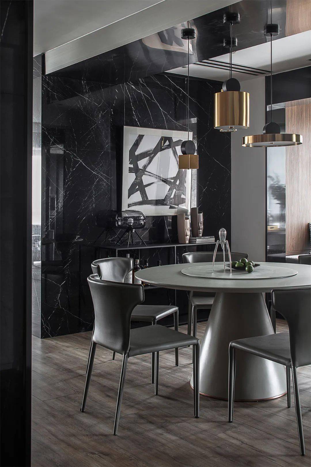 重设空间秩序灰调与光影构造260㎡私宅腔调