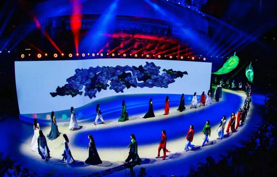 开幕式总导演王哲解读北京时装周绿色空间如何打造全身心沉浸式体验