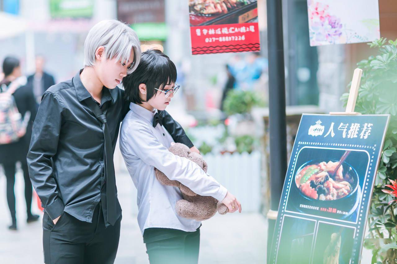 角色名:维克多 cn:梦白维克多:梦白 勇利:烨鸢 phx:一工 后期:十方