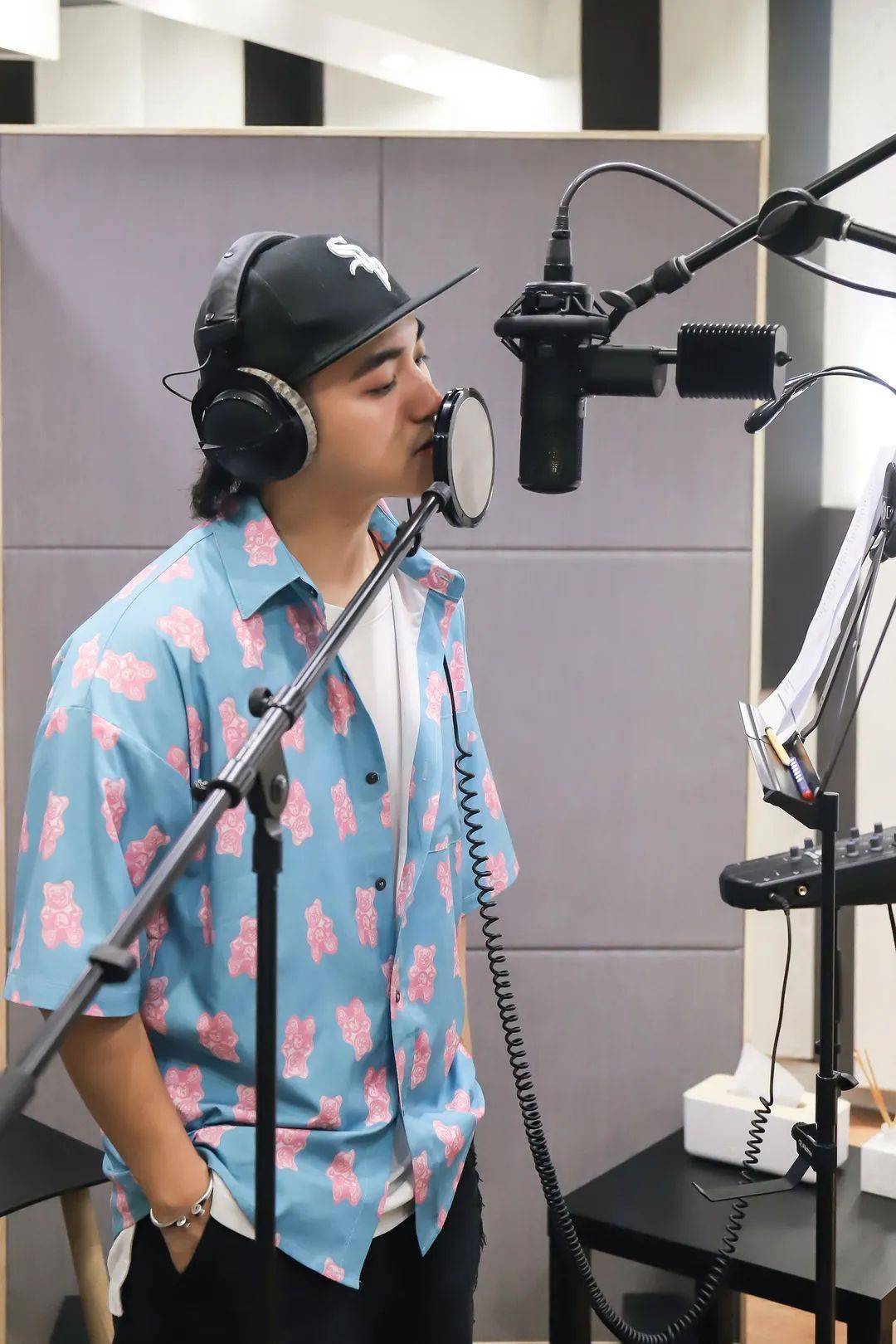 新歌上线 | 学会珍惜,勇敢"去爱"吧!_夏恒