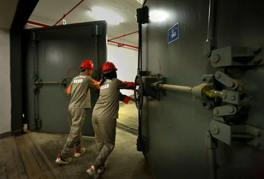 余和平《客运人防通道》王宗永《热火朝天的人防工地》龙游天下《建设