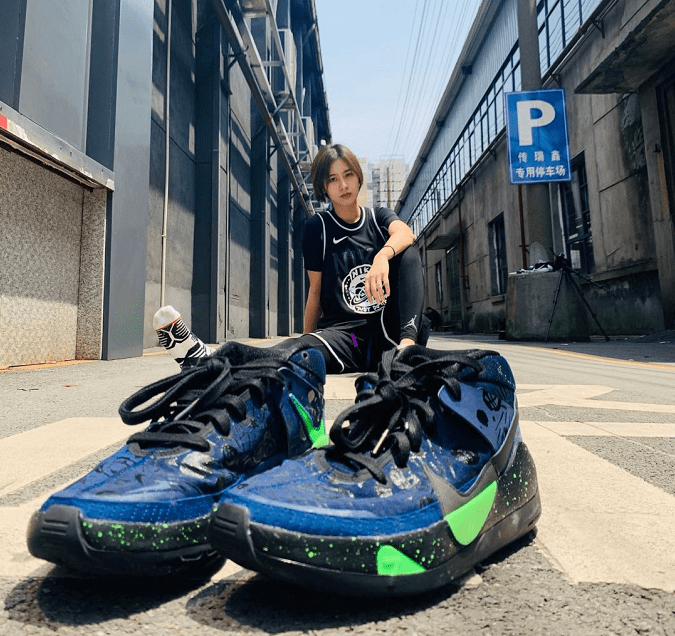 95后最美篮球女裁判,清纯可爱,社媒粉丝过百万,近照美出天际_亓浩