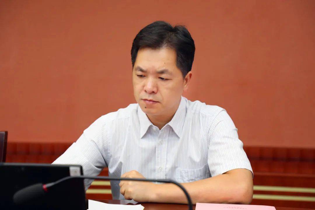 县委巡视整改工作领导小组第十次会议召开_黄劲武