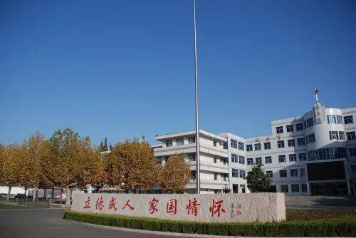 连云港市灌云县第一中学对经遴选认定的学校由教育部命名为"国防教育