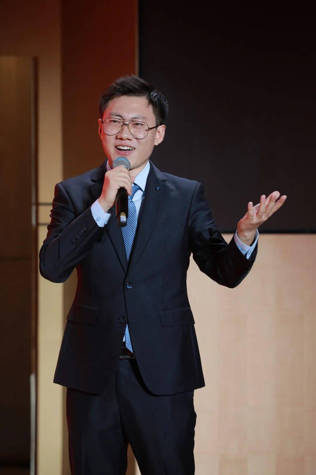 郝剑峰"郝老师"非常荣幸在这里分享我在宣讲时期的一个小故事.