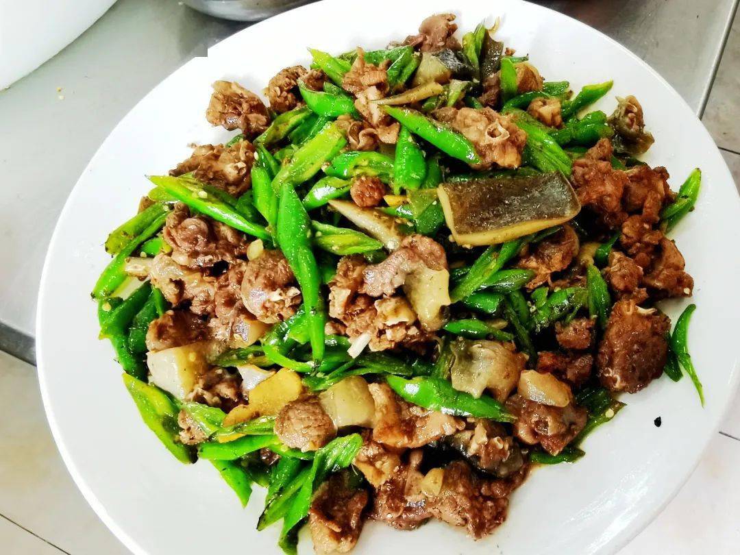 吊烧鸡,簸箕鱼田春饭店莲藕卤肉,煎酿三宝正东饭店禾杆肉,蜂蛹蒸水蛋