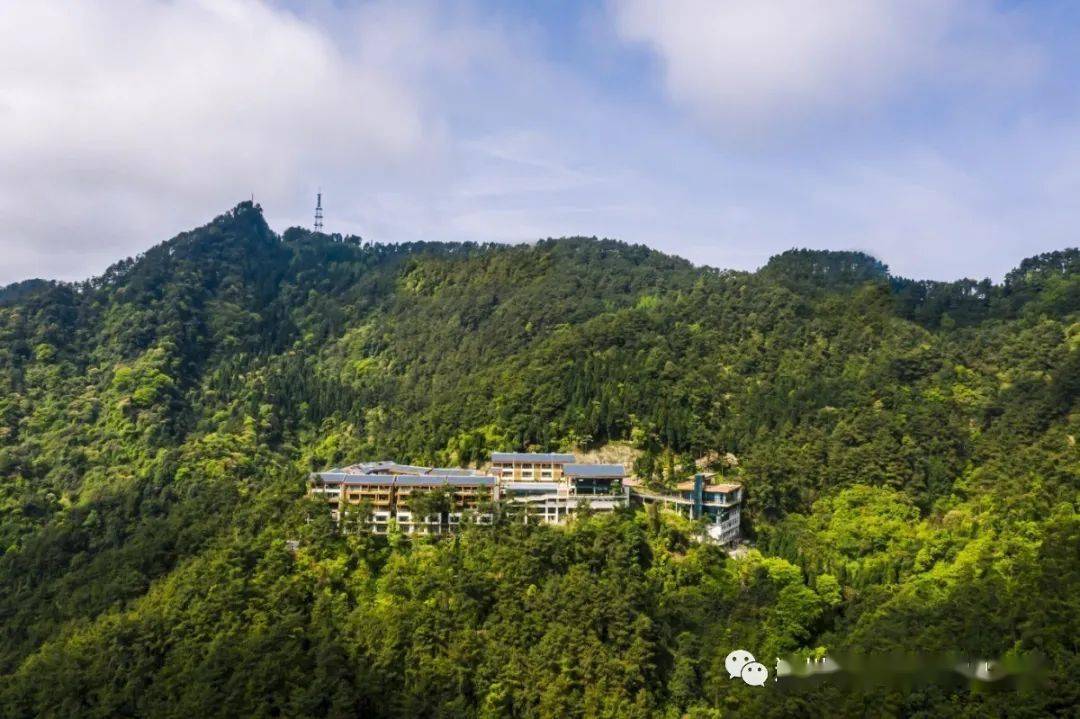 酒店座落于景色宜人的达州市铁山国家森林公园内,公园森林覆盖率85.