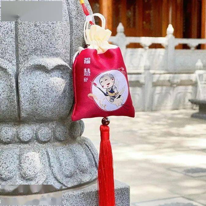 药香祛灾气,香囊藏吉祥;这里有一份高僧加持的法宝等您领取!
