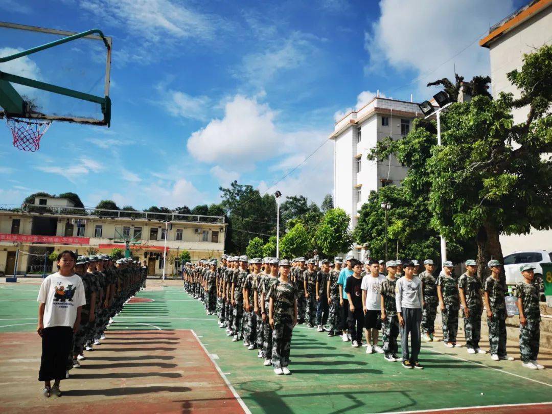 让青春与迷彩相伴——那彭中学初一,高一新生军训系列报道_手机搜狐网