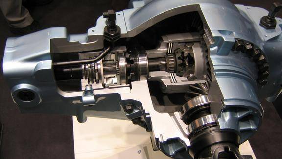 前后桥差速锁和中央差速锁有什么区别这次给你讲清楚