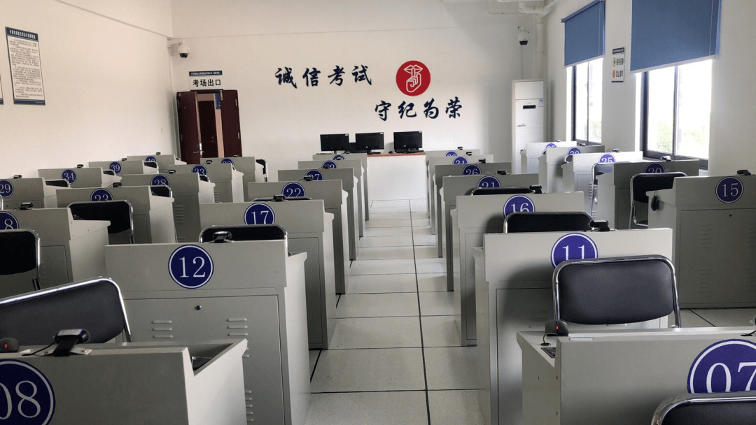(科目一考场)(科目二候考室实拍)(考试排队信息显示屏与法制宣传)
