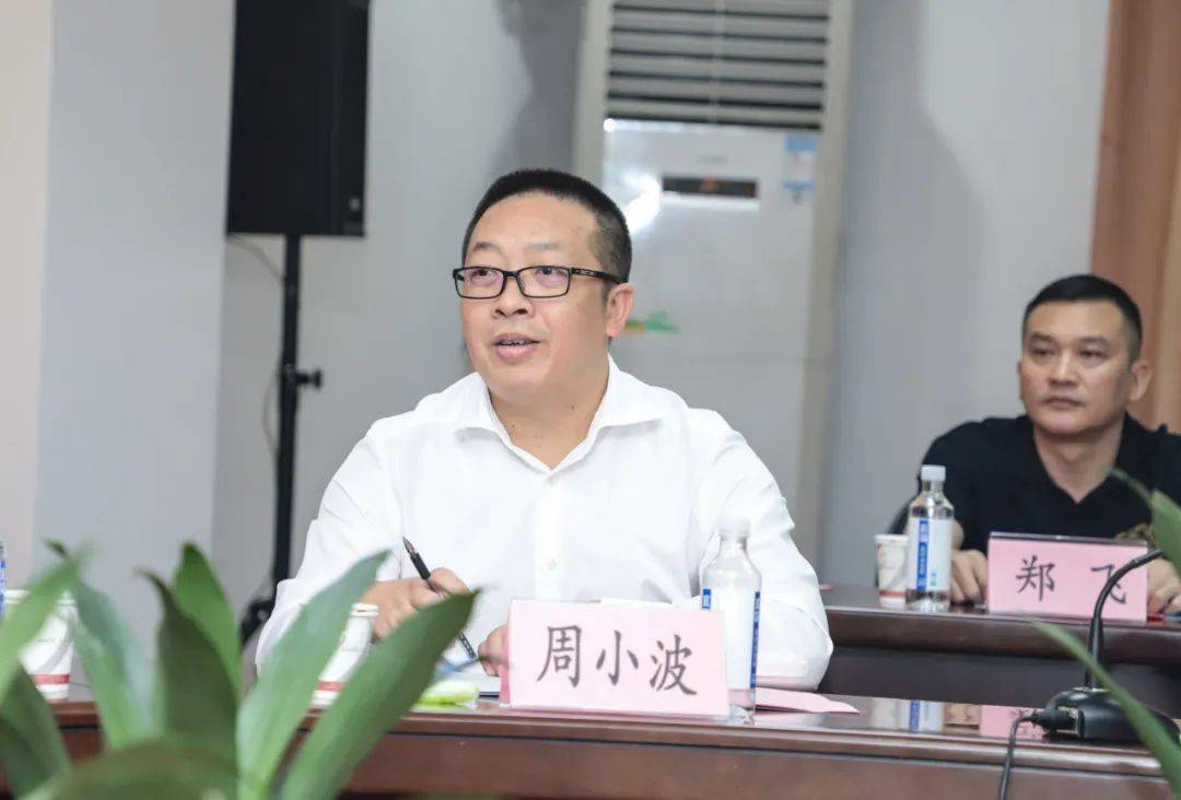 起见证了学校和品正公司的捐赠签约仪式,周小波总经理发言时百感交集