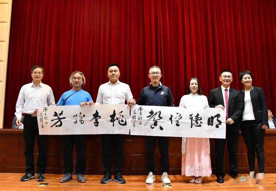 宝山新联会会员,"宝山宝"自由职业艺术家联盟盟员,会泽县副县长李晴