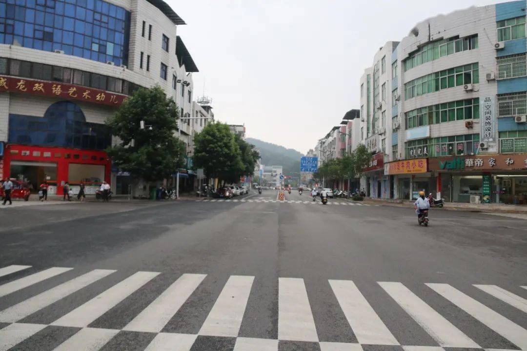 组图秋雨之下武平街景实拍可有你熟悉的身影和场景