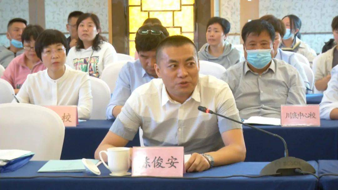 全国家校共育数字化项目办副主任陈俊安,赵立渤,副县长程春明出席会议