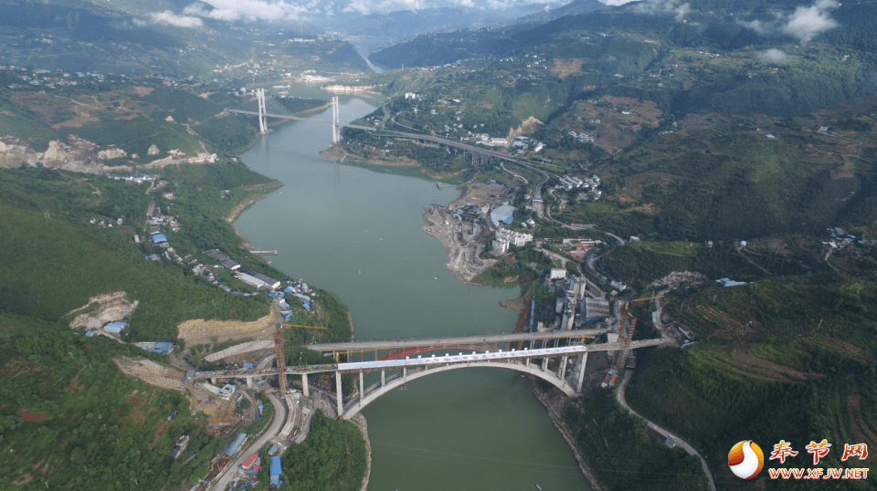 赞郑万高铁梅溪河双线特大桥顺利贯通