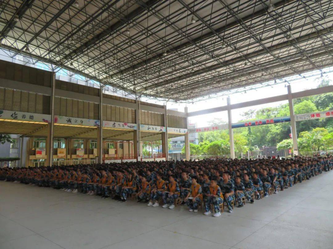 绿装红颜骄阳无惧奋勇向前记莞初七年级德育基地综合实践