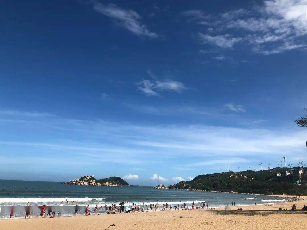 青澳湾,海似新月,海面如平湖.