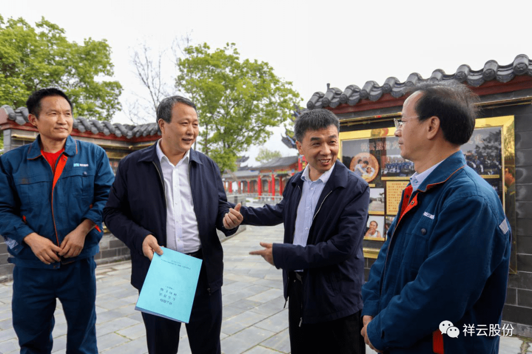 9月24日上午,黄冈市"七五"普法总结验收督查组组长吴佑元一行在市委副
