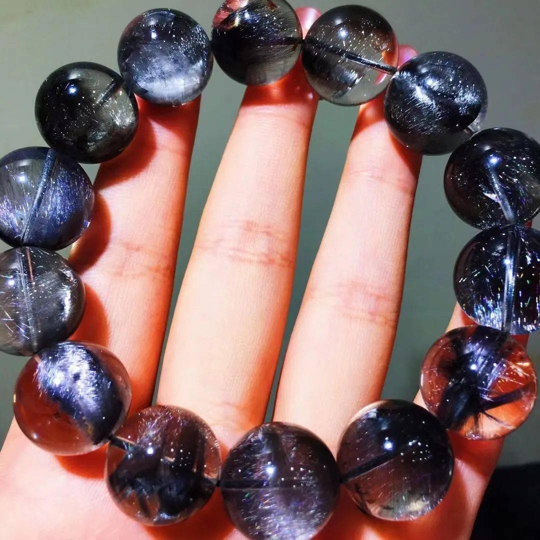 极品天然黑银钛晶!是绝佳的护身符和招财灵石,辟邪趋凶!