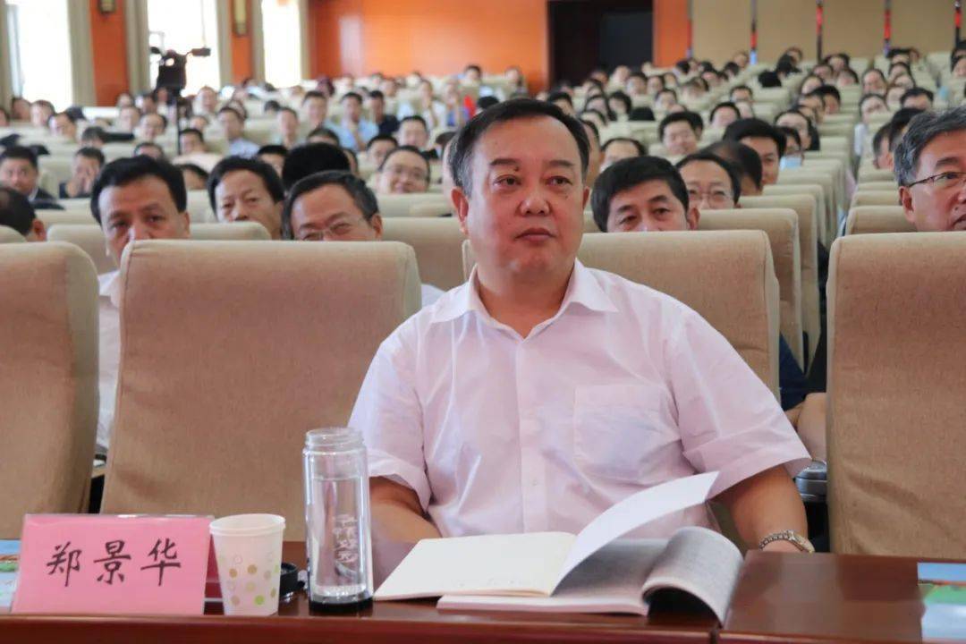 全县教育干部三专能力提升培训暨第七次三名人选专业成长论坛举办