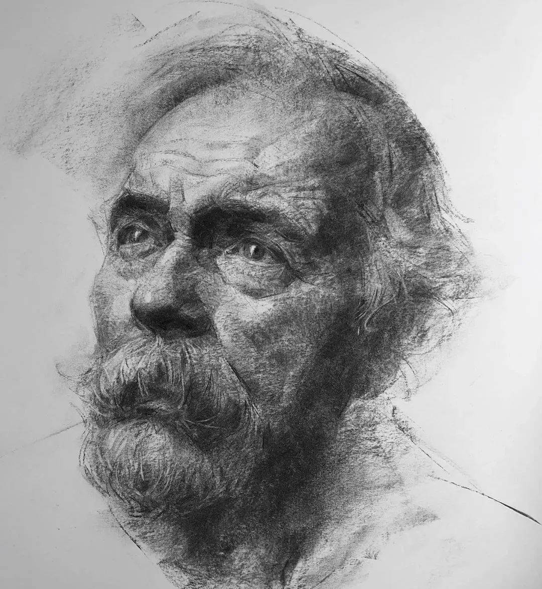 老人肖像素描画得太精彩了
