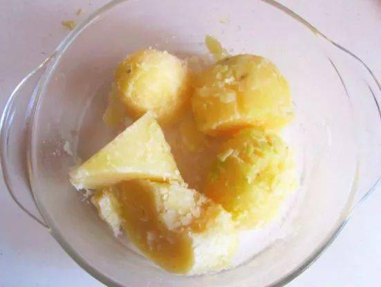 1个土豆1个剩馒头做出最营养的丸子边吃边流口水