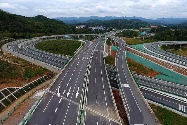 西峰至长庆桥段为g22青兰高速一部分,长庆桥至凤翔路口段为g70福银