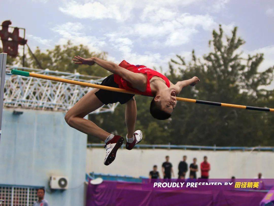李明轩夺得男子高中组跳高冠军2020河北省中学生田径锦标赛第四比赛日
