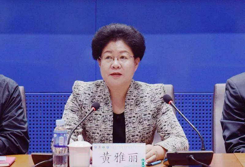 教师教育研究中心常务副主任李琼介绍了内蒙古师范大学分中心建设思路