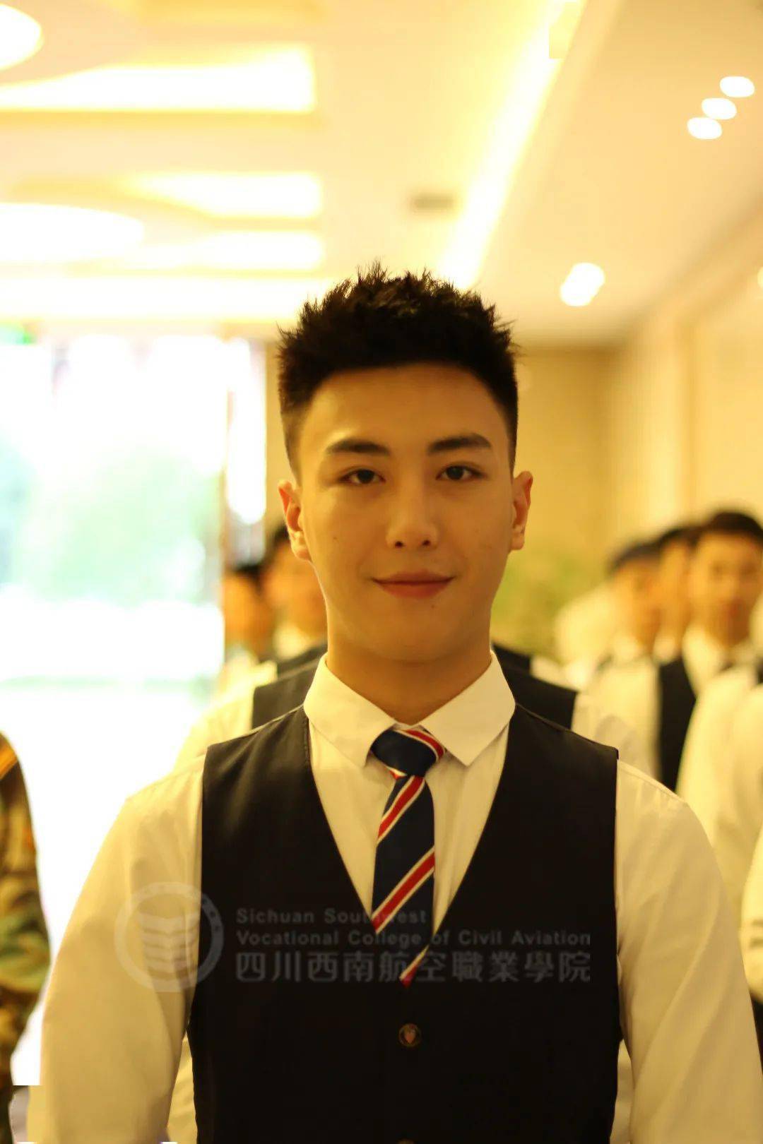 走进华为集团西航校招现场,帅哥美女如云,良好表现获赞