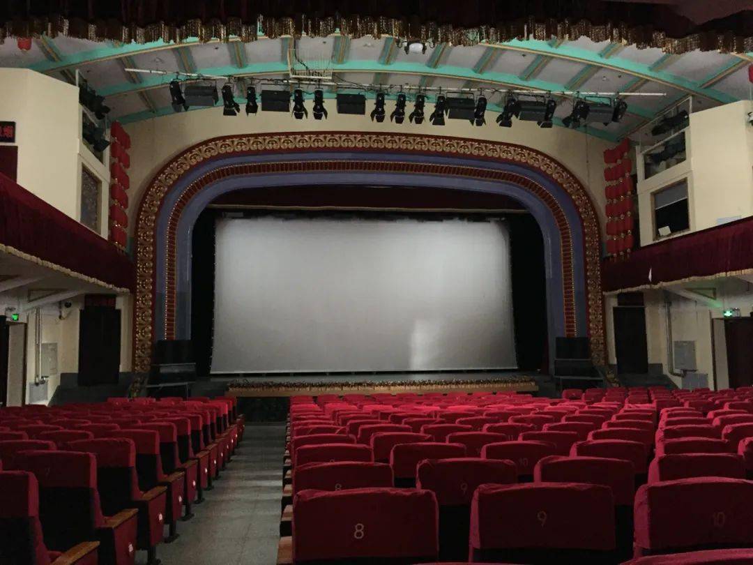 【旧时的协和会馆现在的铁路文化宫/剧场内部,不再对外开放】如果是我