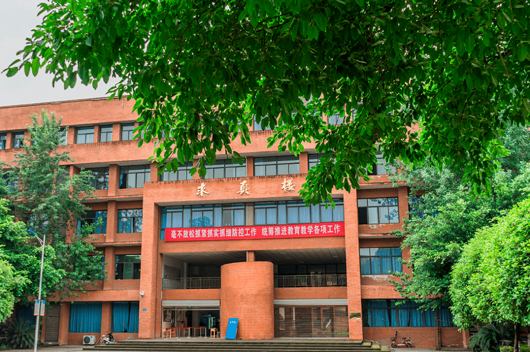 重庆机电职业技术大学是重庆市骨干高职院校,全国首批本科层次职业