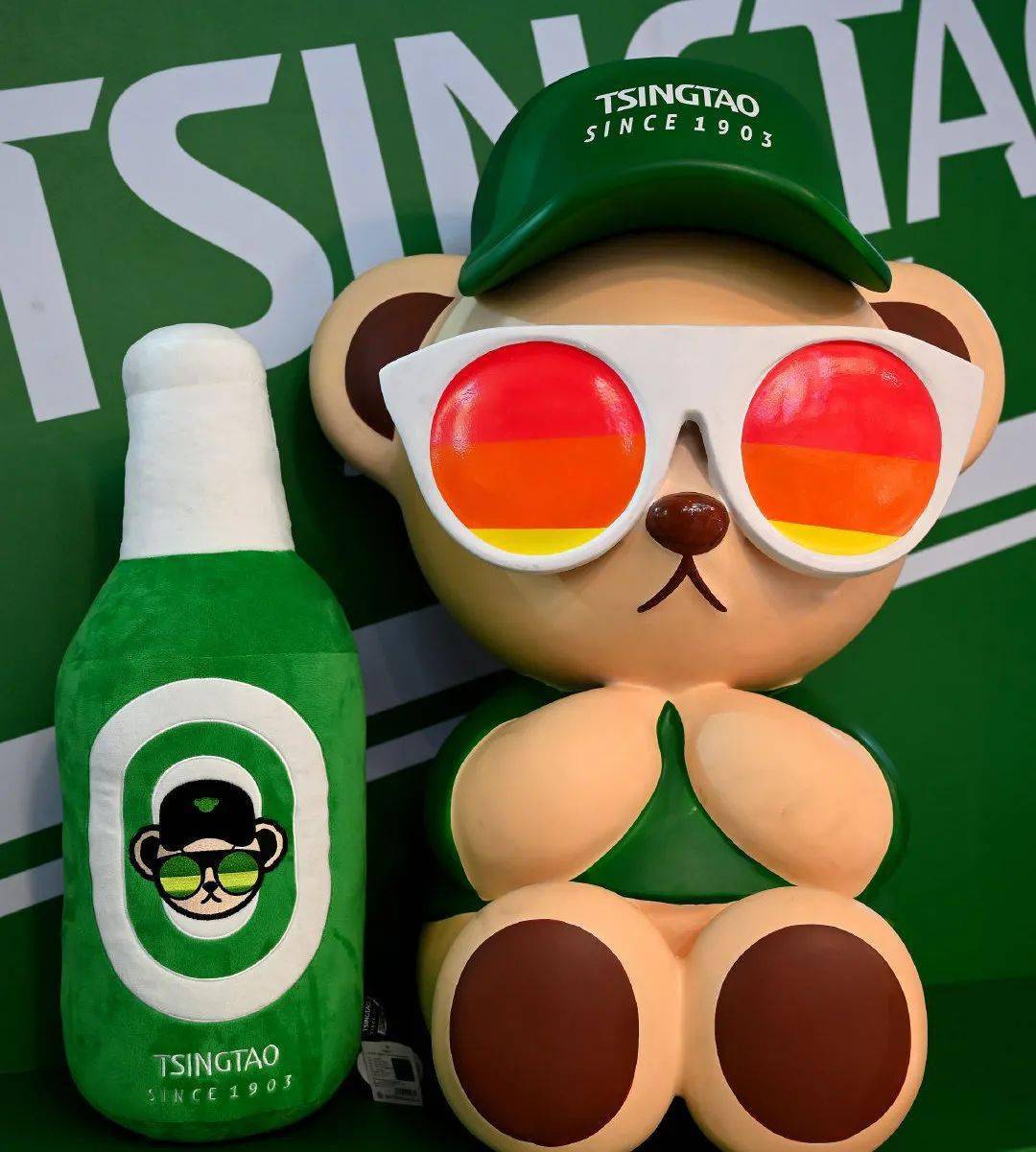 这个国庆青岛啤酒醉醉熊带你品味醉新鲜的青岛啤酒!