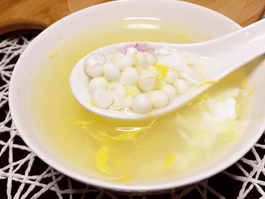 每日一膳秋天的第一碗芡实鸡蛋糖水健脾散寒滋阴润燥亦能有效对抗秋困