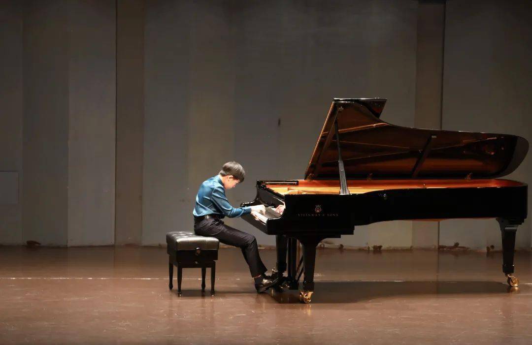 聆听少年李晨涛奏响秋日古典旋律