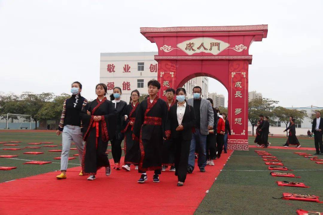 祭孔大典儀式後,忠恆集團董事長房忠先生,平川中恆學校劉安寧校長