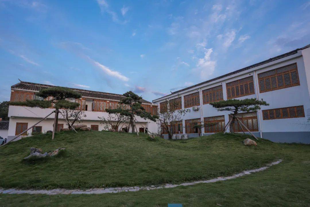 国庆长假哪里玩去嘉定区华亭逛毛桥集市看灯光秀住愚农庄园沪郊休闲好