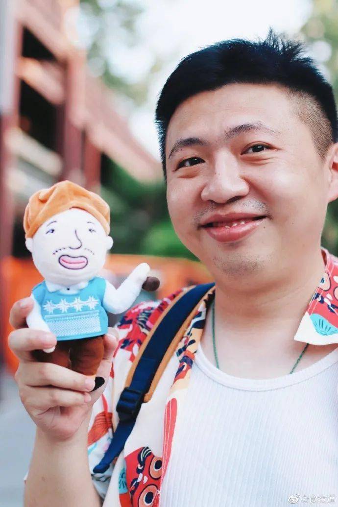 勇敢又有趣的灵魂总能让人惊喜不断啊,希望未来饼叔的食贫道能够越做