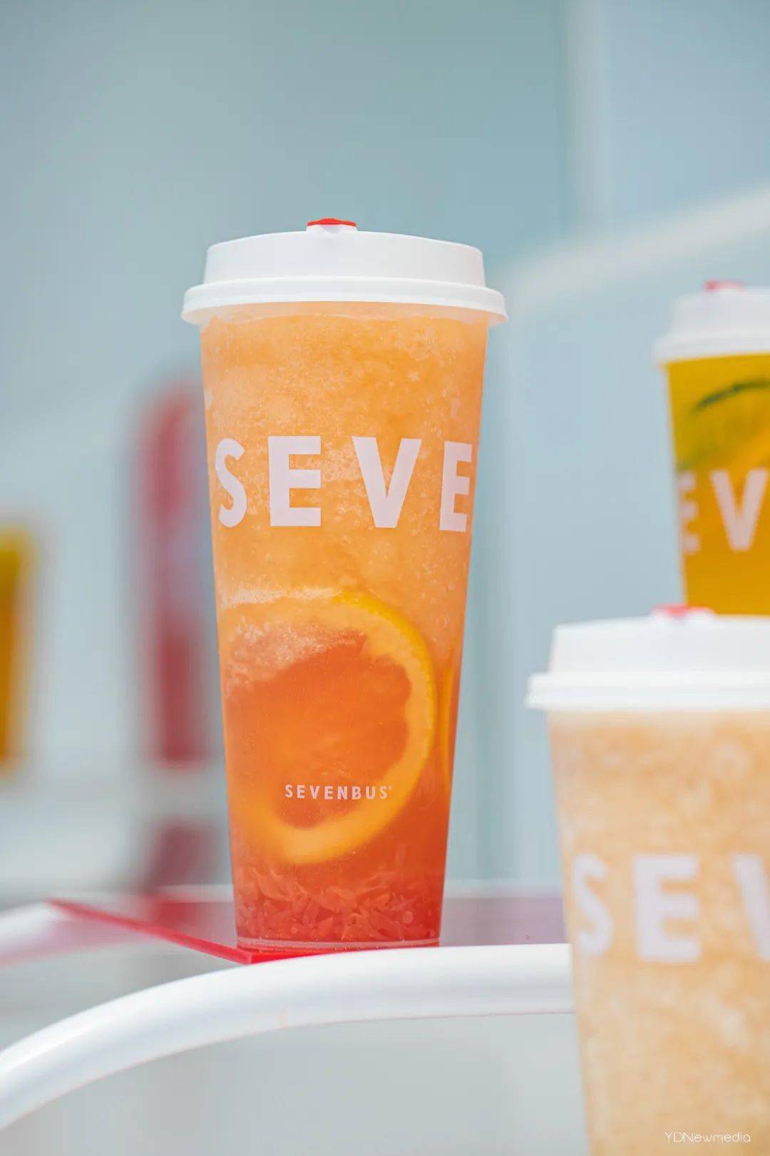 款果茶的热量超低——拥有饱满多汁的果粒和清新爽口的茶底,低脂微甜