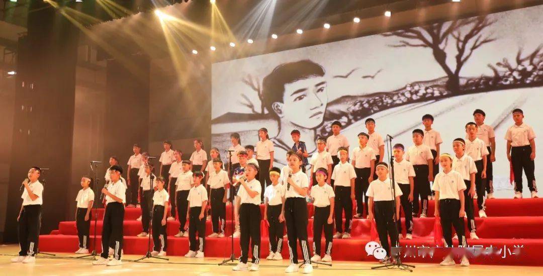 六(4)班《少年中国说》六(1)班《共青团员之歌》五(3)班《隐形的翅膀