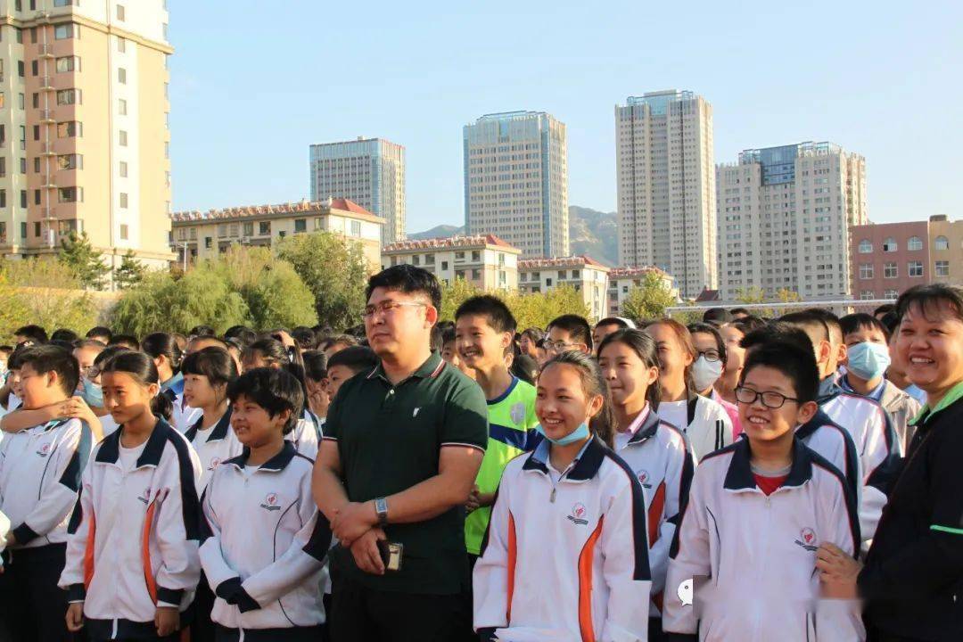 勇往直前做阳光少年威海九中2020年秋季田径运动会