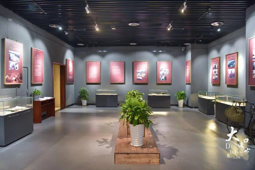 大渡口区工业遗产建筑图片展"展览期间,前往大渡口区博物馆免费观展