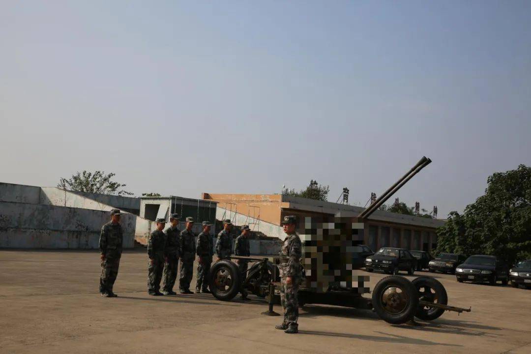 军民一家心连心同心向党迎国庆际华3513公司携手中国人民解放军某预备