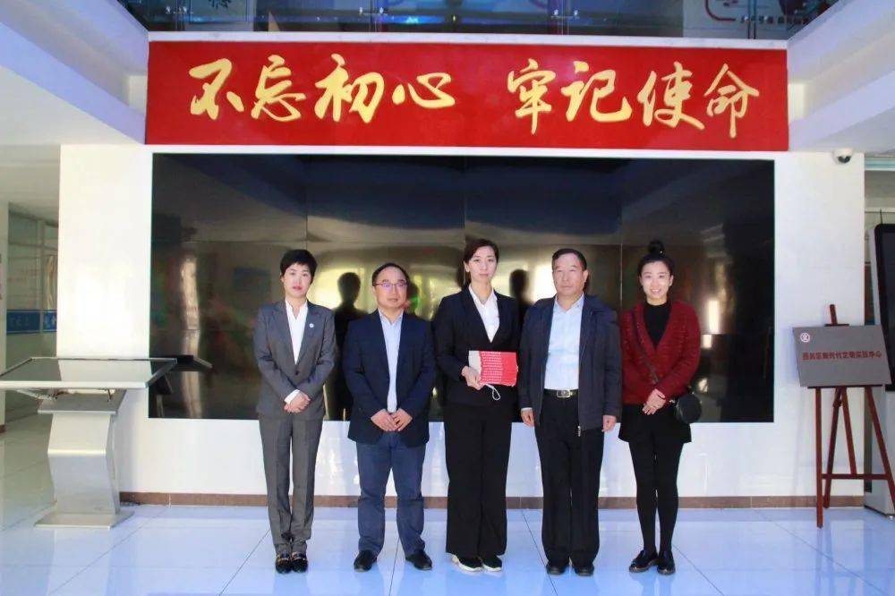 盈科大连志愿服务队的律师王金海,迟瑞堂,朱梦瑜,执行主任助理王爽,文