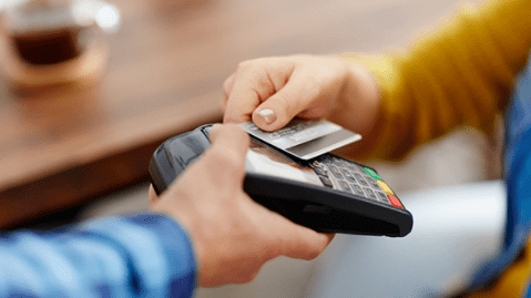 都这个时候了,还不让用现金?_现金交易