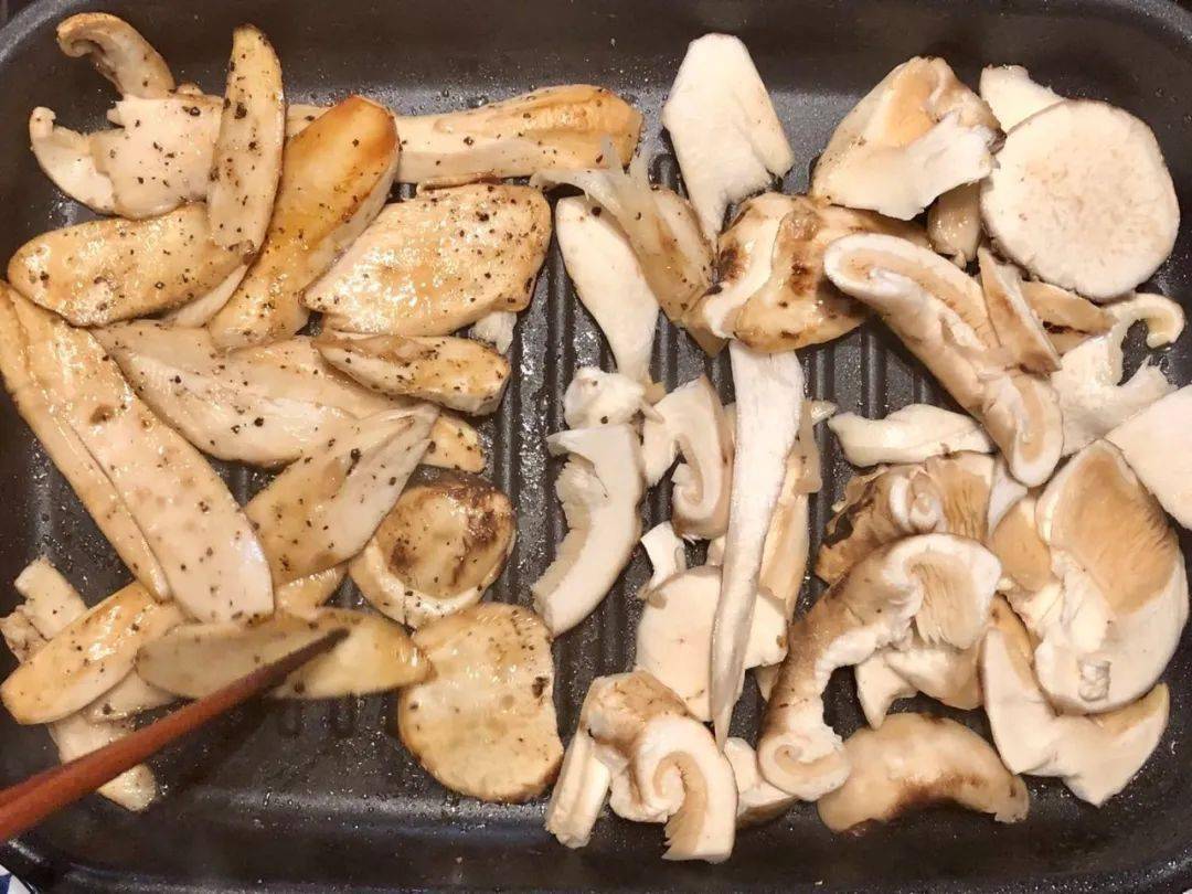 中秋大餐烤松茸王烤牛肉烤鸡胗